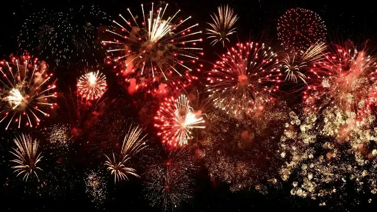 UAE Kicks Off 2026 with Drones and Fireworks Aiming for Records