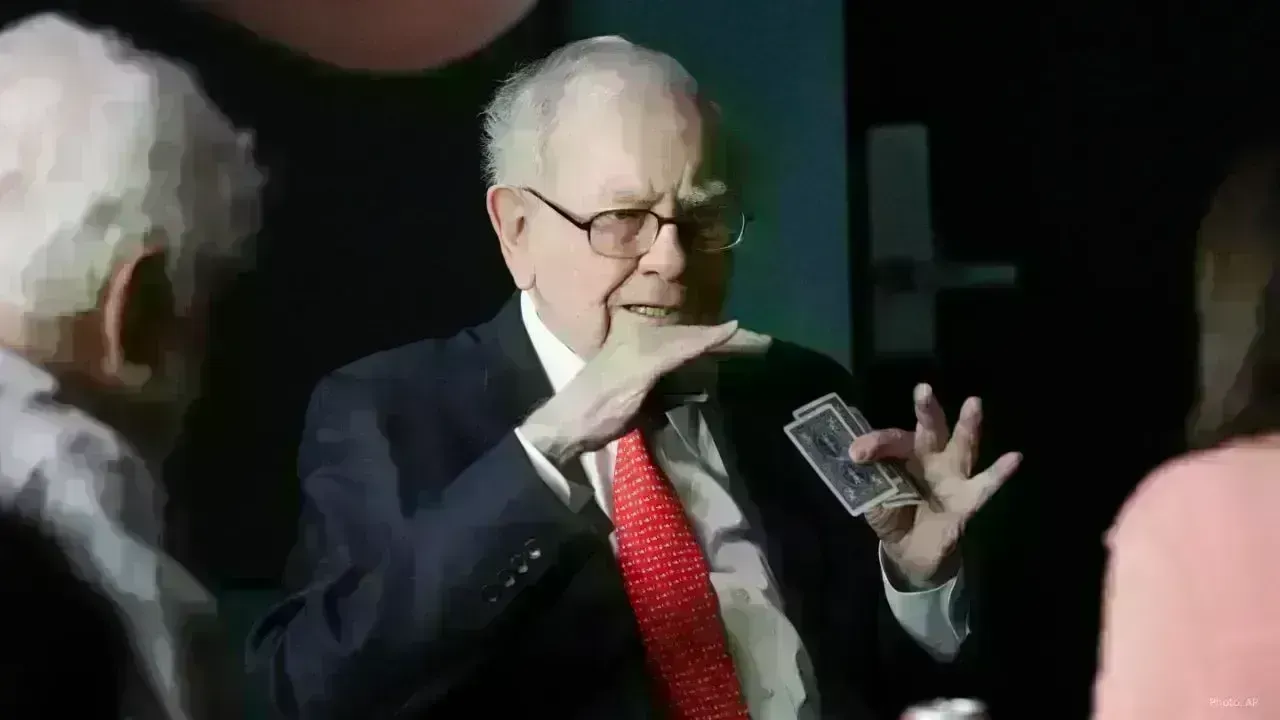 Warren Buffett Passes CEO Torch: Insights and Wisdom Endure