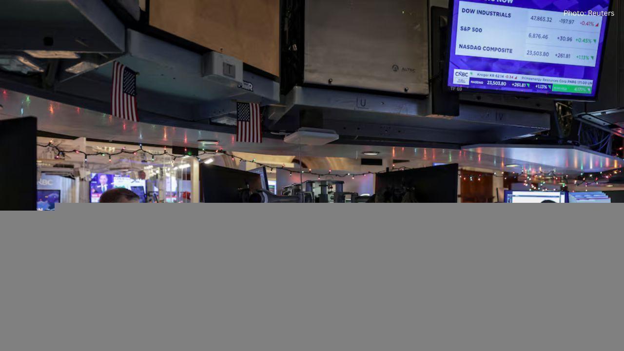 Dow Gains Ground at Start of 2026, Yet Santa Claus Rally Remains Elusive