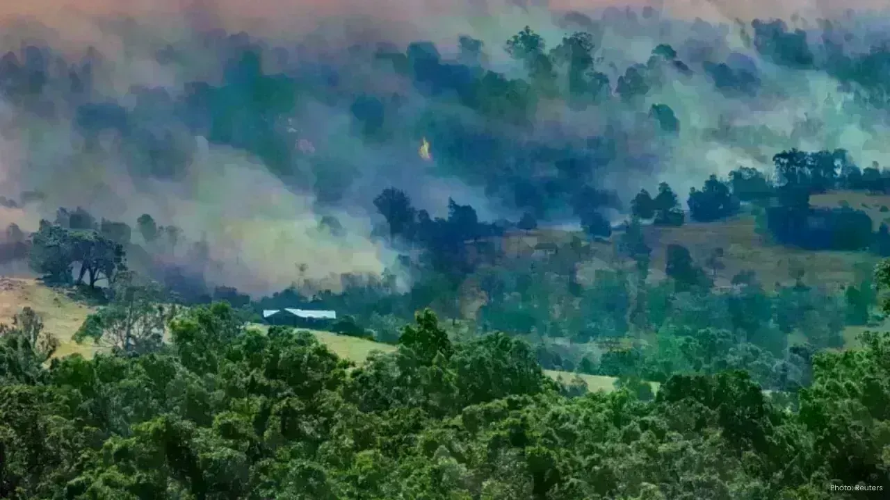 Catastrophic Bushfires Rage Across Victoria: 1 Fatality and Over 300 Homes Lost