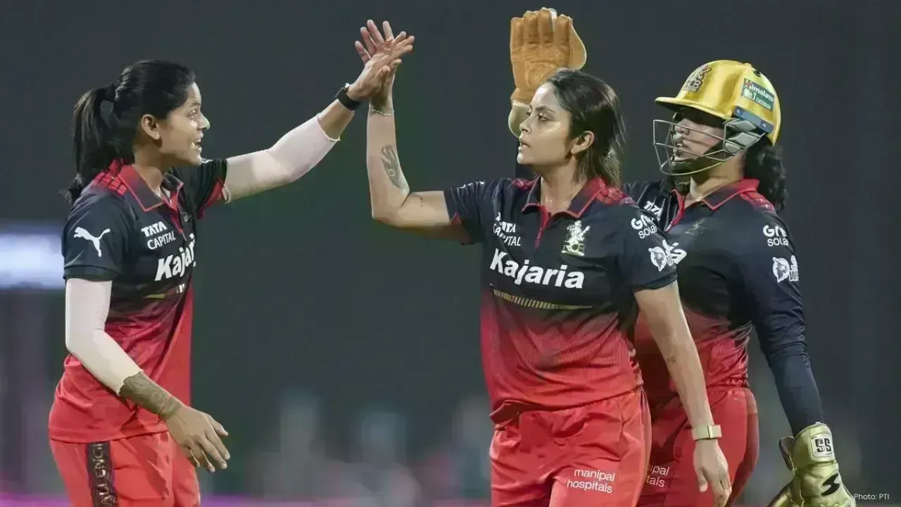 RCB Clinches Playoff Spot with Victory Over Gujarat Giants