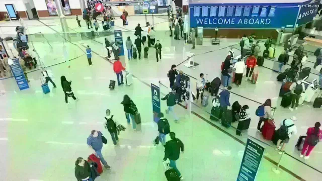 US Airlines Brace for Disruptions Amid Winter Storm Travel Waivers
