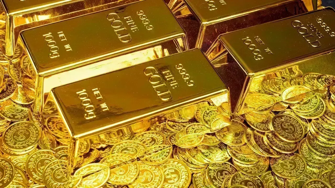 Gold Approaches $5,000 Mark, Silver Surges to $100 Amid High Demand
