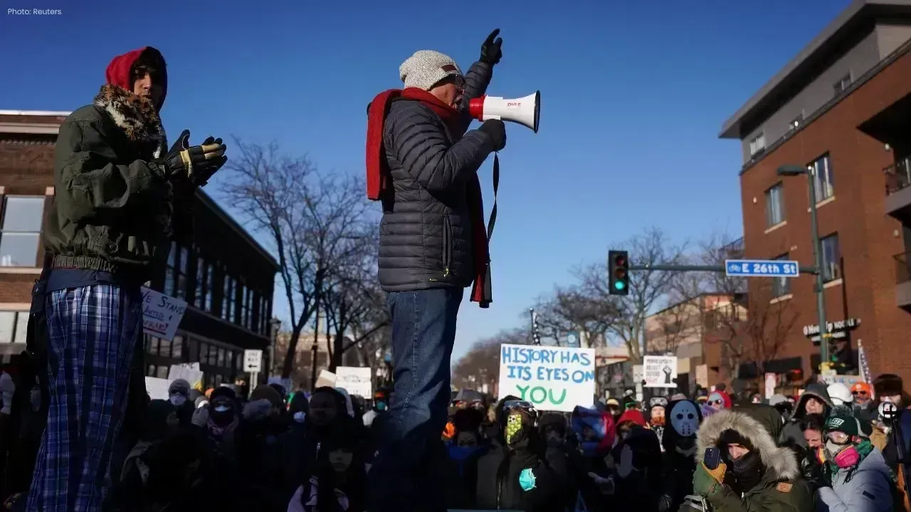 Tensions Rise in Minneapolis Following Fatal Shooting by Immigration Agents