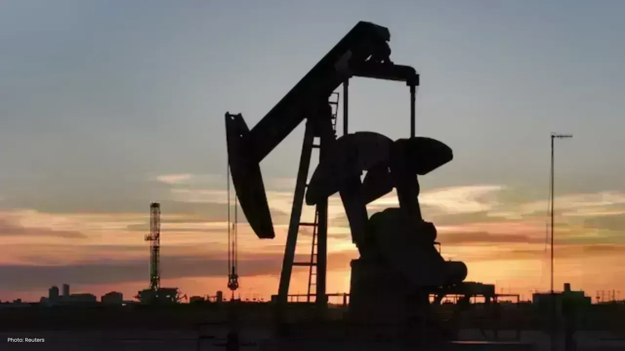 Kazakhstan Boosts Oil Supply as Prices Tumble Amid U.S. Storm