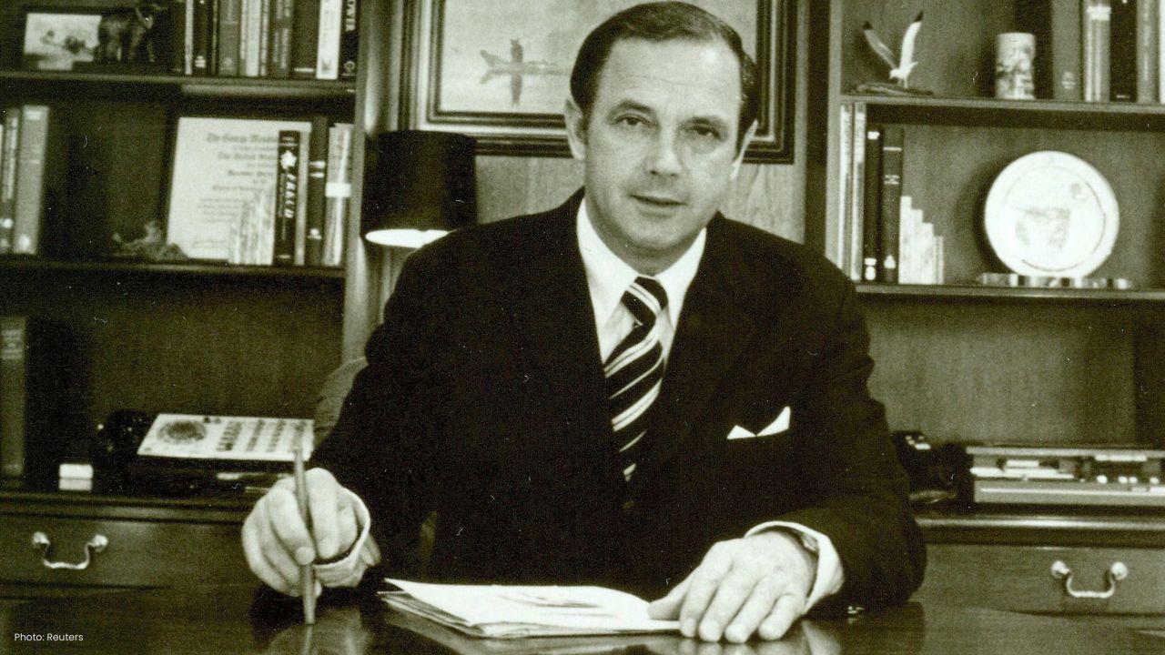 Alexander Butterfield, Who Exposed Nixon Tapes, Dies at 99