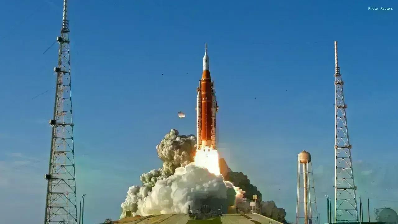 Artemis II Prepares for Groundbreaking Lunar Flyby on April 6
