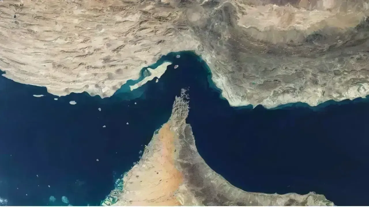 Trump Prolongs Iran Deadline Amidst Strait of Hormuz Tensions