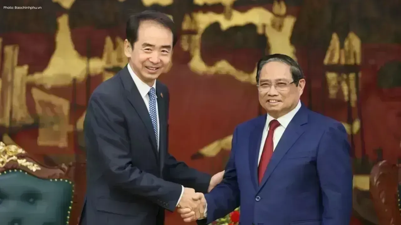 Vietnam and China: Strengthening Ties at Diplomatic Meeting