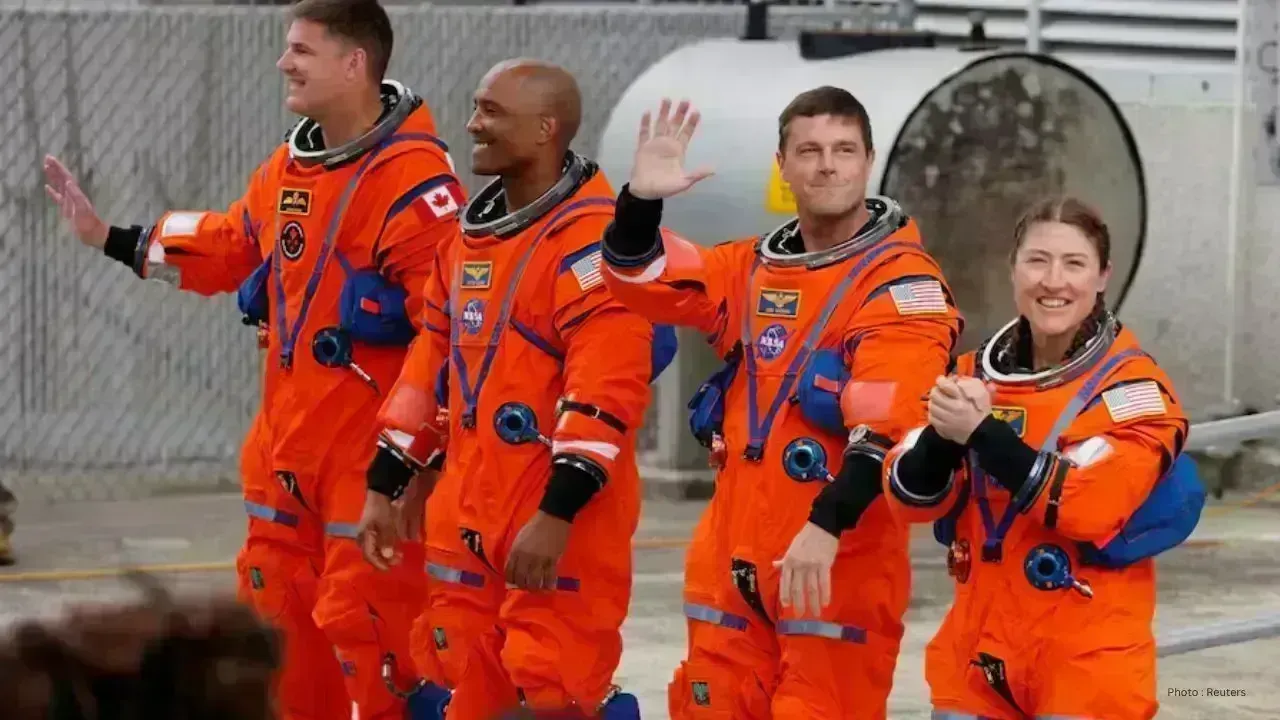 Trump Salutes Artemis II Astronauts for Their Lunar Journey