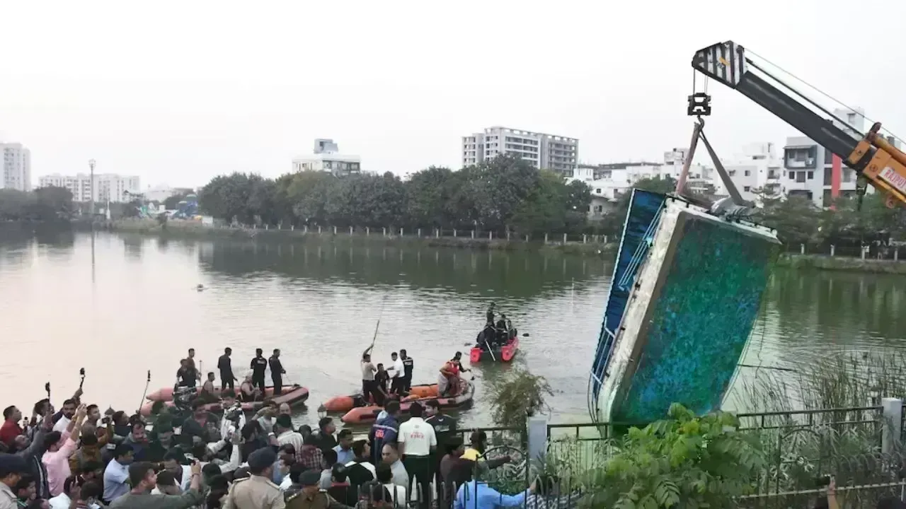 Tragic Canoe Accident Claims Life at Brampton Lake