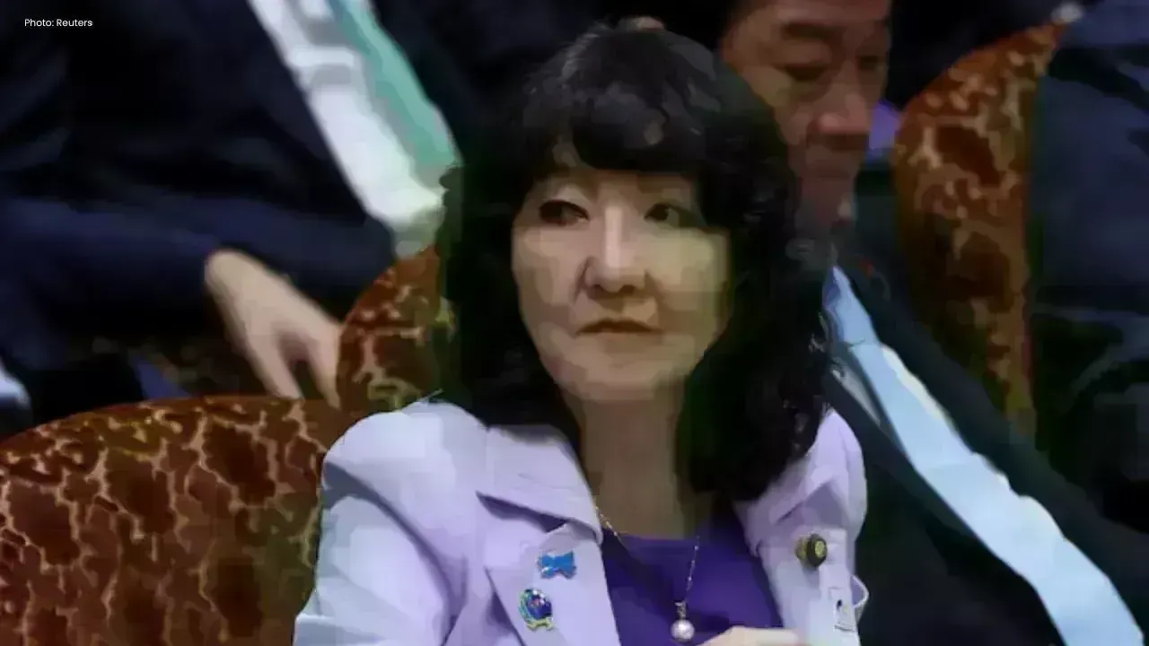 Japan's Finance Minister Advises Against Comments on BOJ Policy