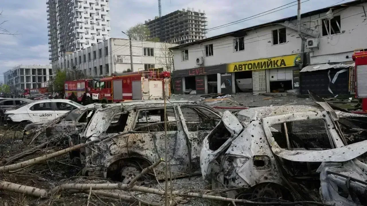 Major Russian Aerial Assault on Ukraine Claims 16 Lives