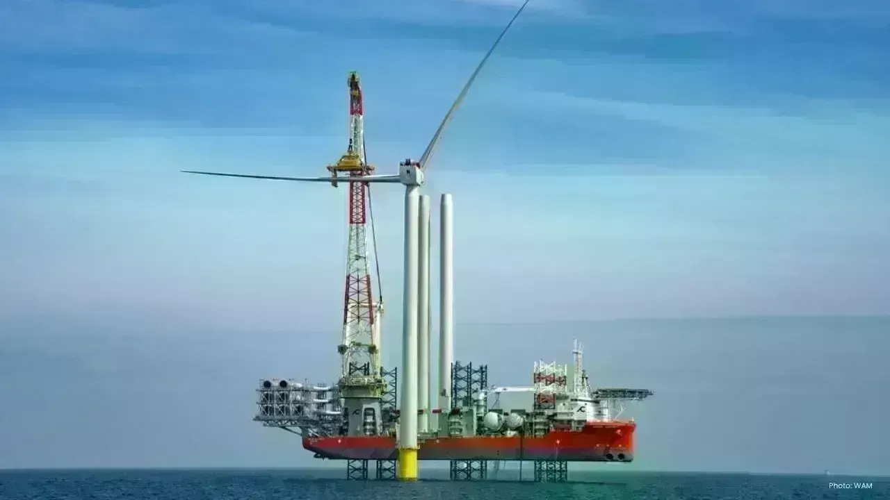 Groundbreaking Wind Farm in the UK Unveils 115m Turbine Blades