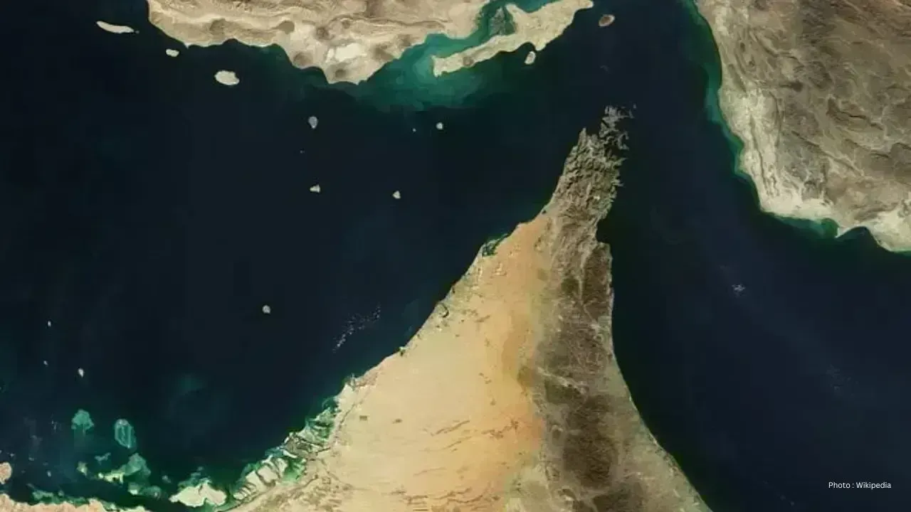 Iran Maintains Closure of Hormuz Amid Rising US Tensions