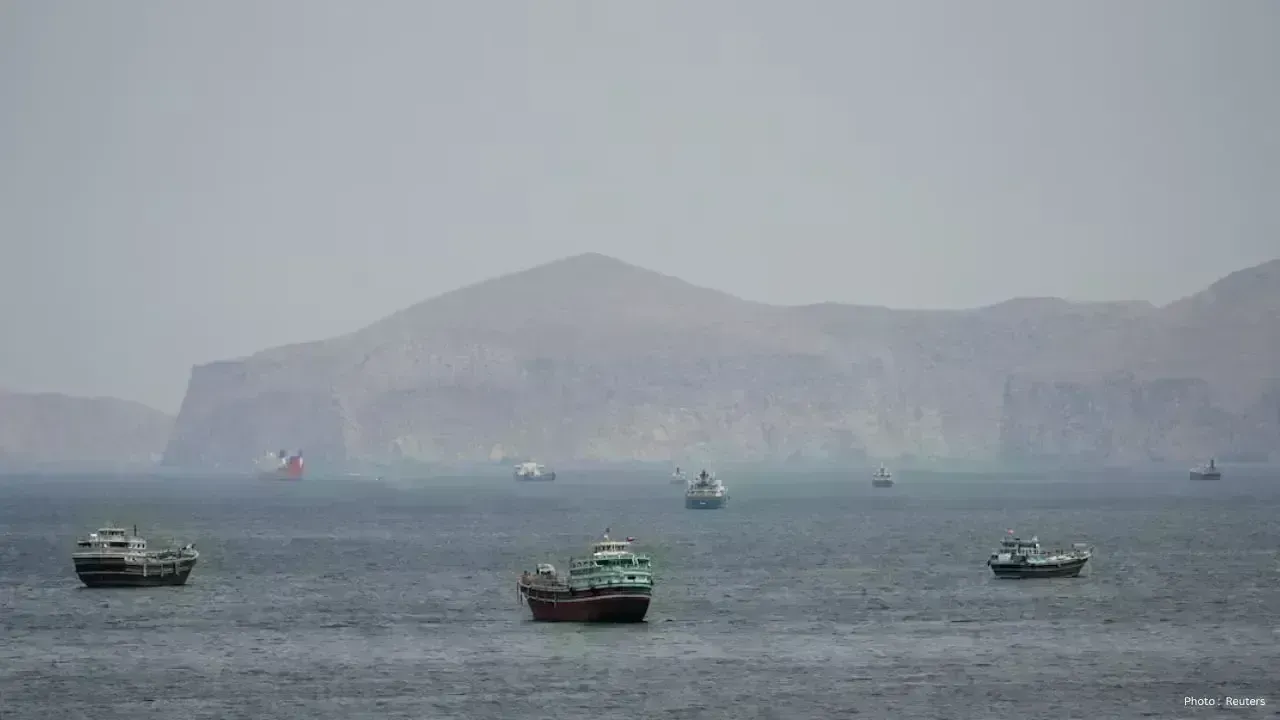Iran Strengthens Control Over Hormuz Following US Military Pause