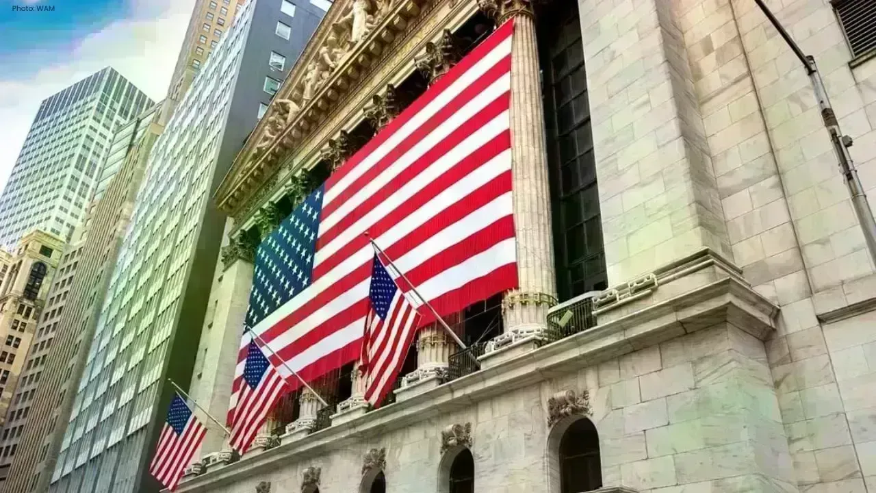 US Markets Decline Amid AI Worries and Earnings Discrepancies