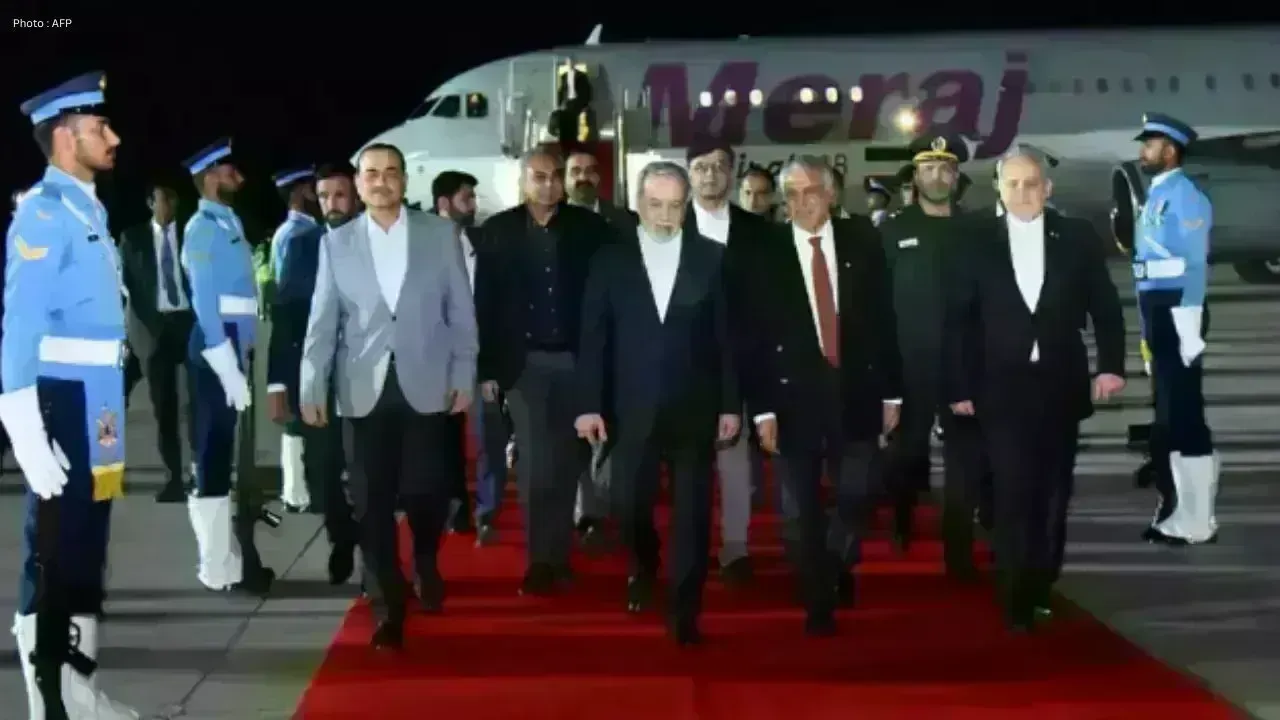Iran's Foreign Minister Visits Pakistan for Peace Talks