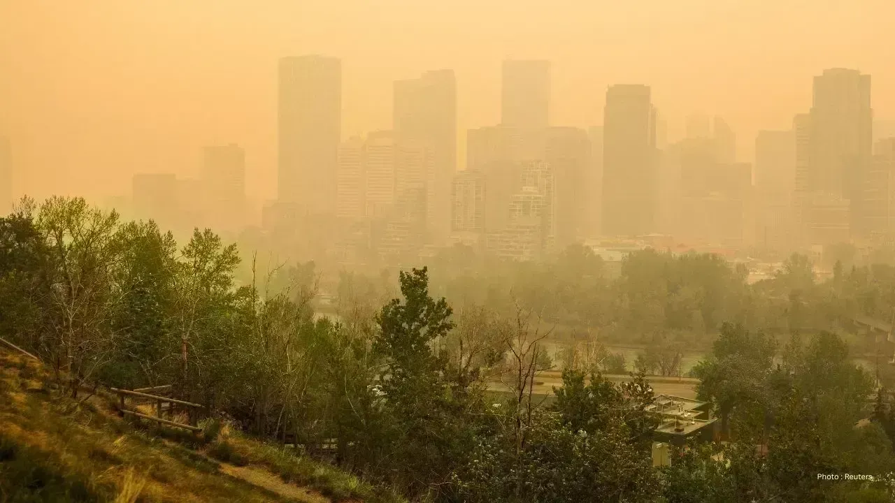 Calgary Faces Windstorm: Strong Gusts Cause Disruptions and Damage