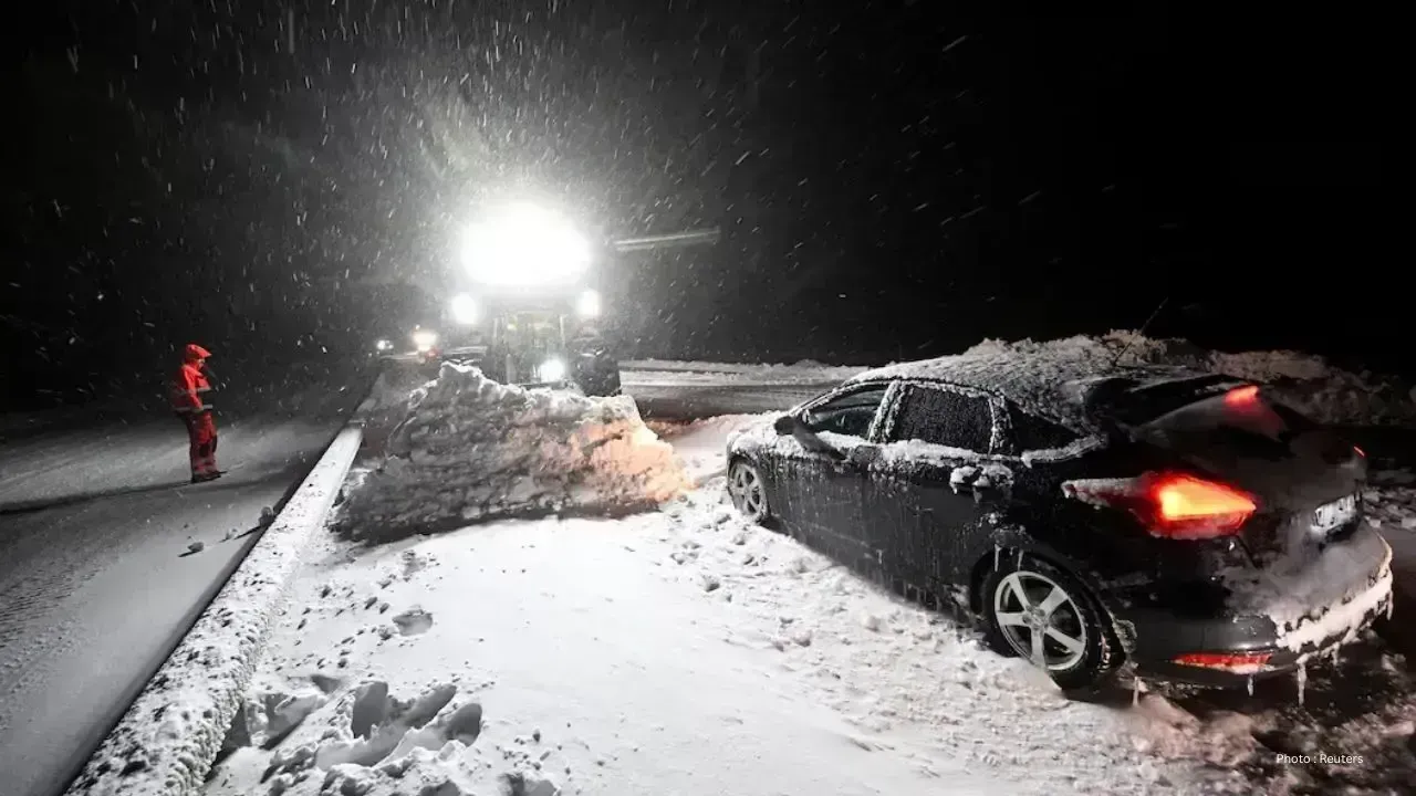 Community Rallies to Aid Drivers Trapped in Alberta Blizzard