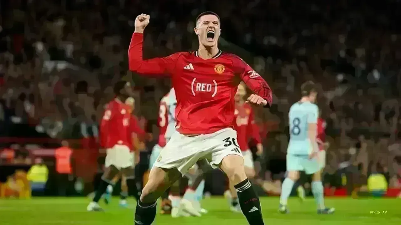 Manchester United Triumph Over Brentford 2-1 in Premier League Clash