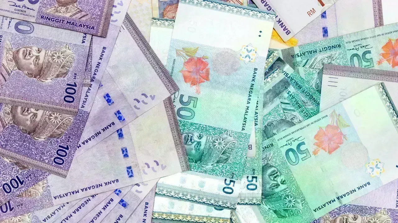 Malaysian Ringgit Dips Close to 3.96 Against US Dollar
