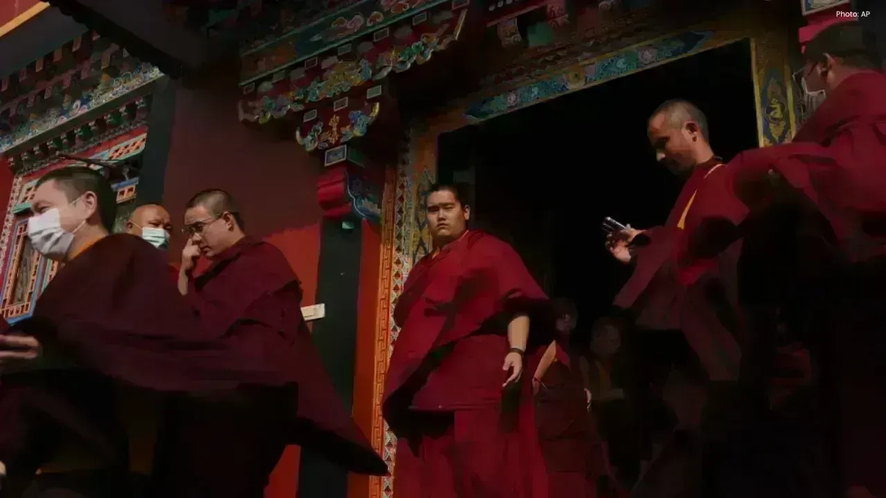 American Teen Jalue Dorje Embarks on Monastic Path