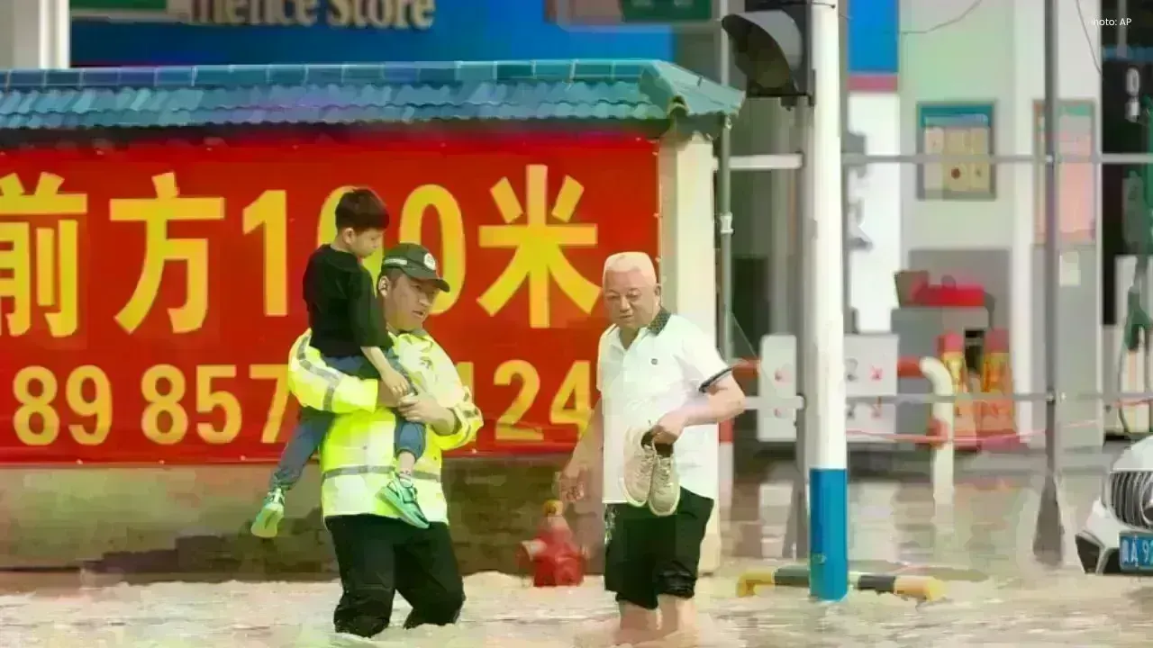 Severe Floods Cause Chaos in China, Claiming Lives