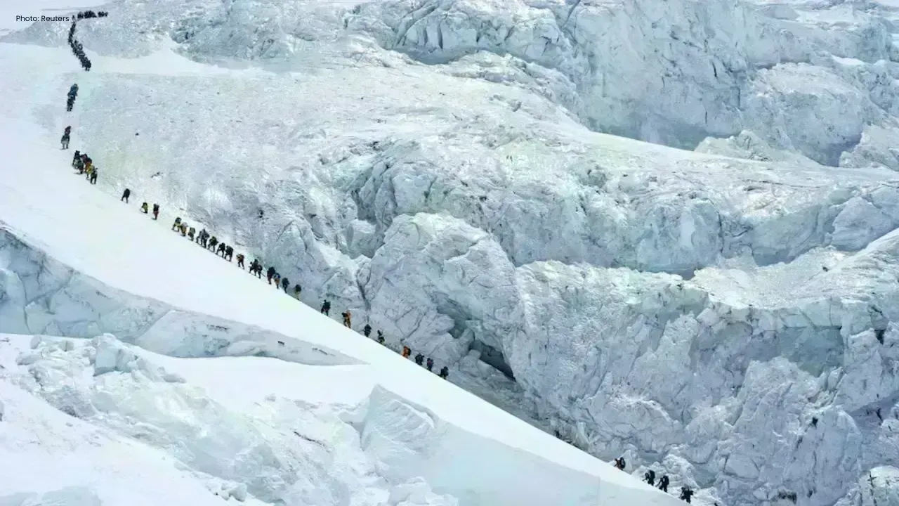 274 Climbers Reach Everest Summit in Historic Day