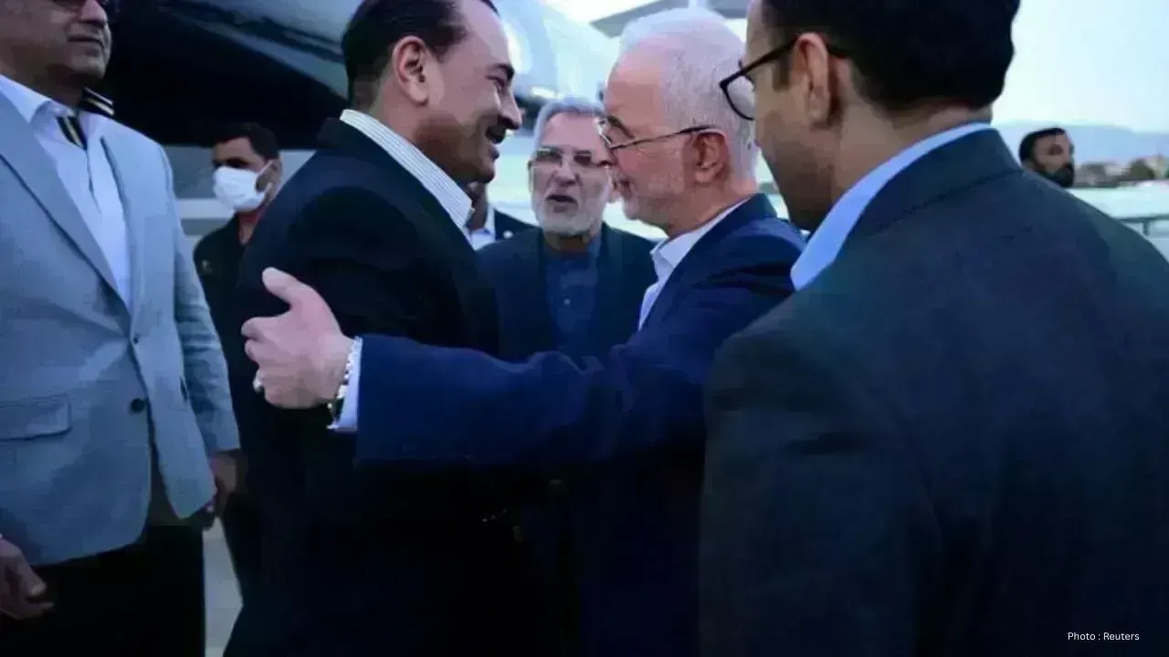 Pakistan's Army Chief Asim Munir Discusses US-Iran Relations with Iranian FM