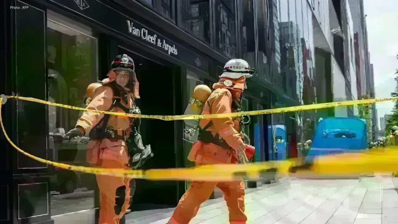 Emergency Response Triggered by Strong Odor at Tokyo Mall