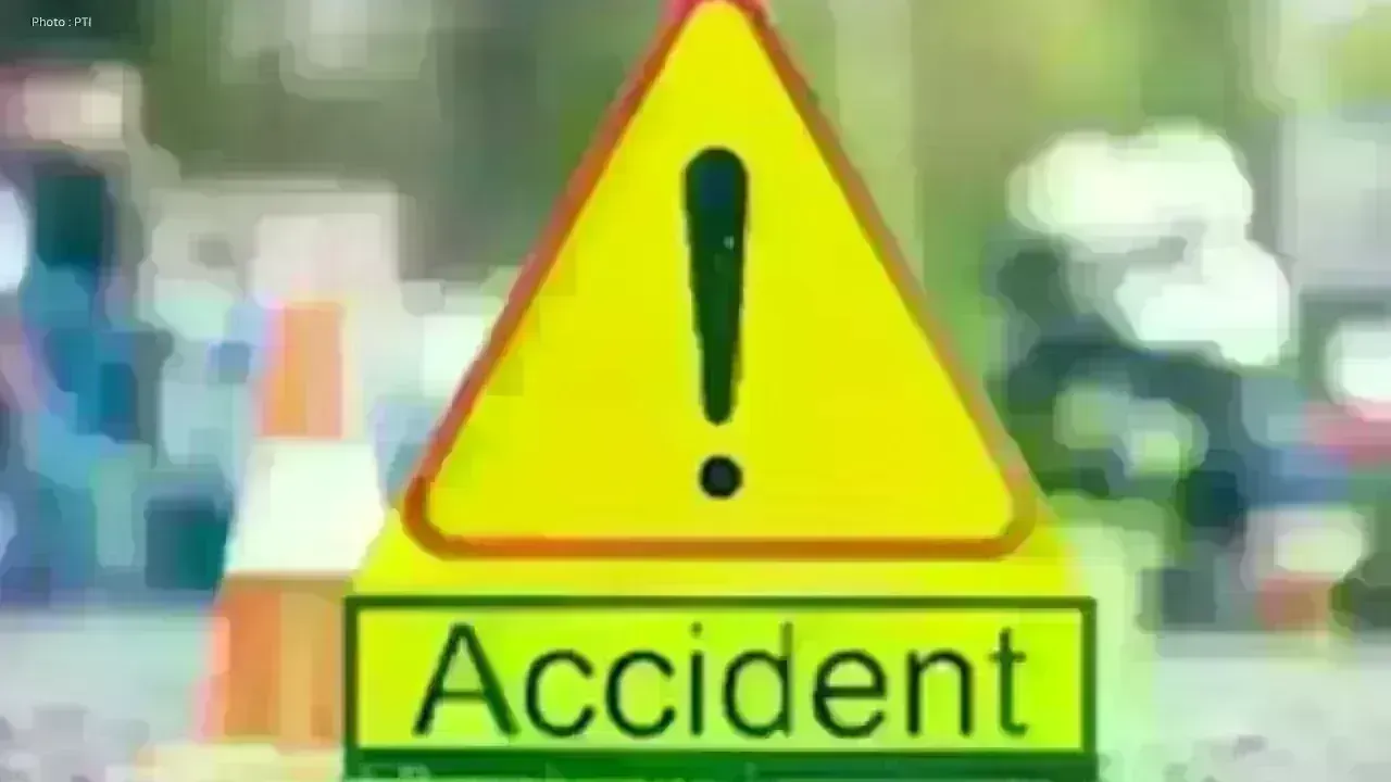32 Lives Lost in Multiple Road Accidents Across Pakistan and Bangladesh
