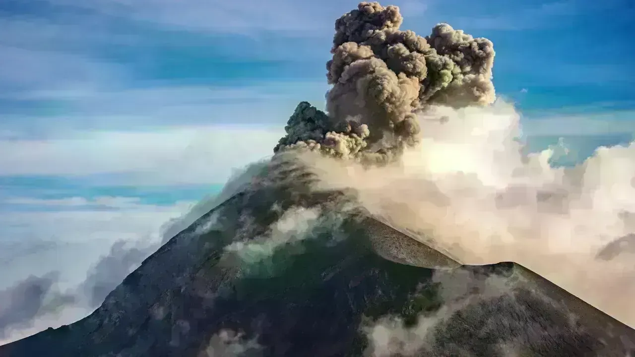 Indonesia Enhances Safety Protocols for Volcano Tourism