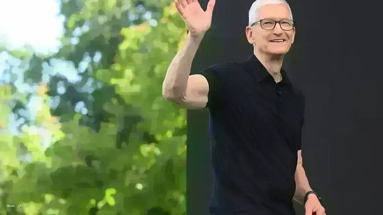 Apple Launches Siri AI in Tim Cook’s Last WWDC Appearance