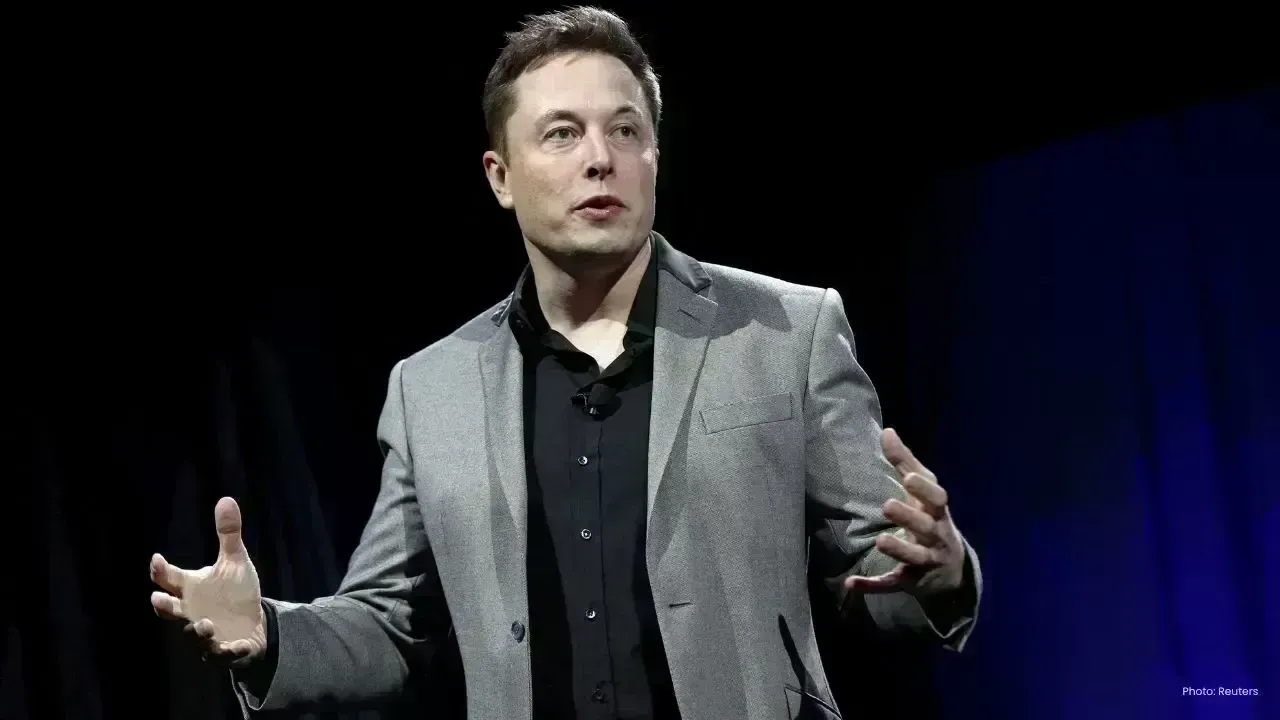 Elon Musk No Longer a Trillionaire Following SpaceX Stock Plummet
