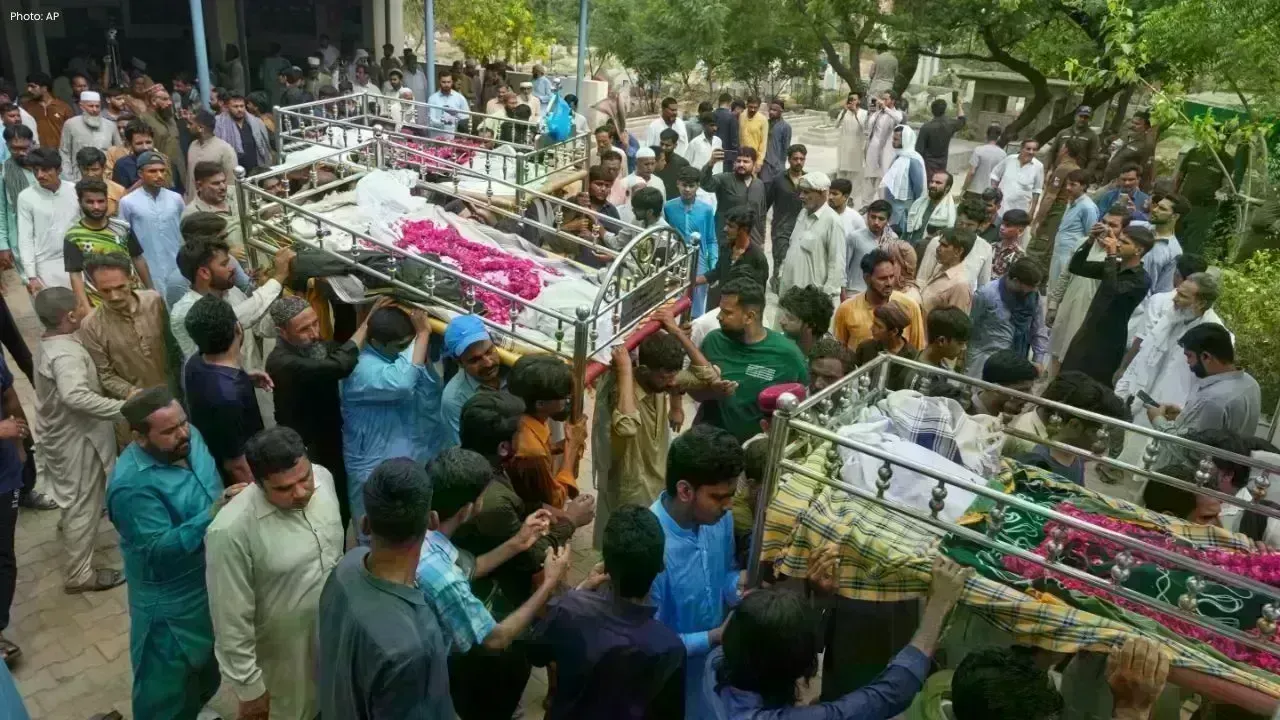 Tragic Roof Collapse Claims Lives of 14 Schoolchildren in Lahore, Pakistan