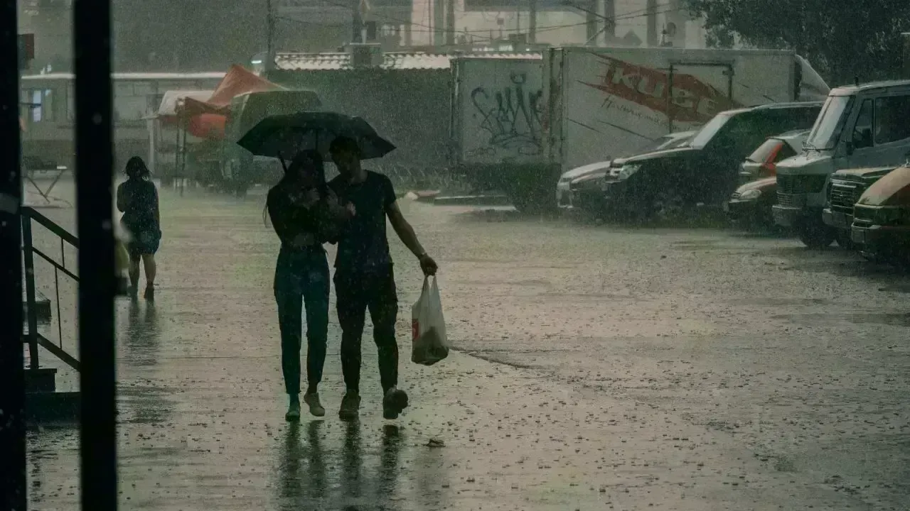 Thunderstorm Warning Issued for Several States in Malaysia