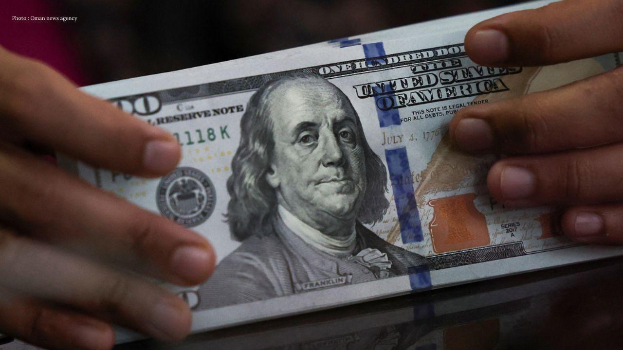 Dollar Holds Near 18-Month High as Fed Signals Caution