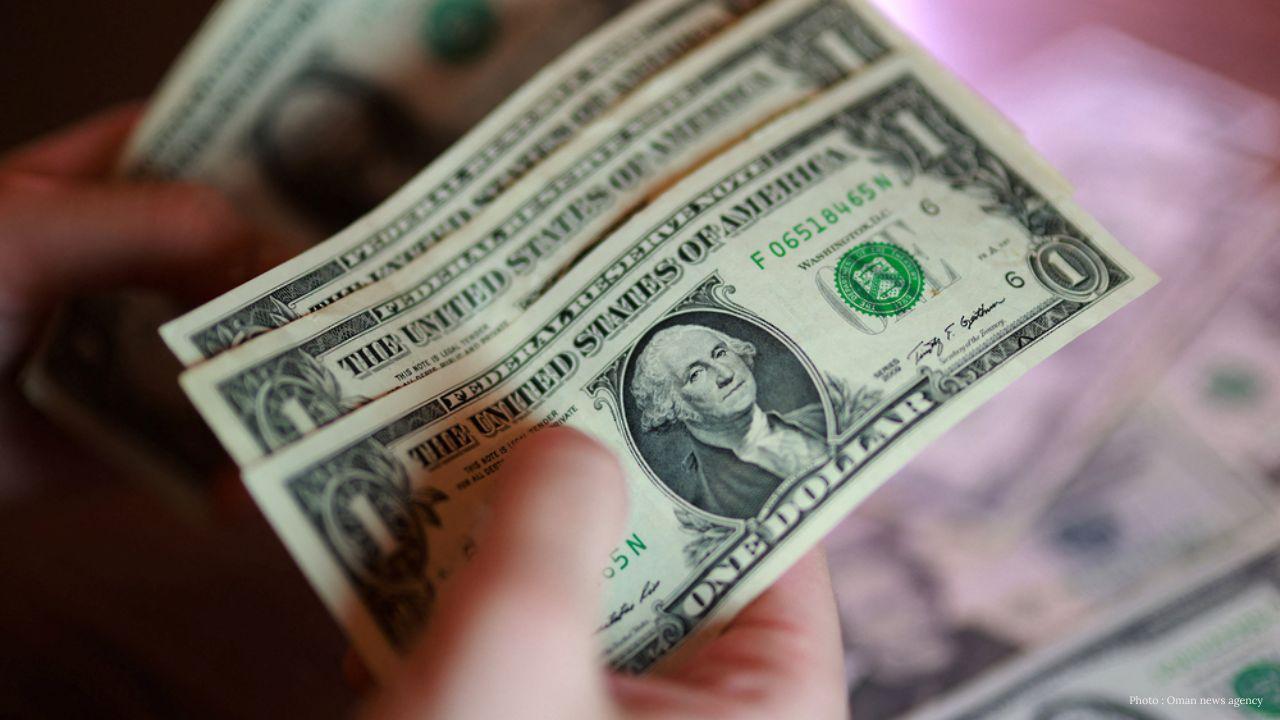 US Dollar Holds Near 18-Month High Amid Rising Global Risks