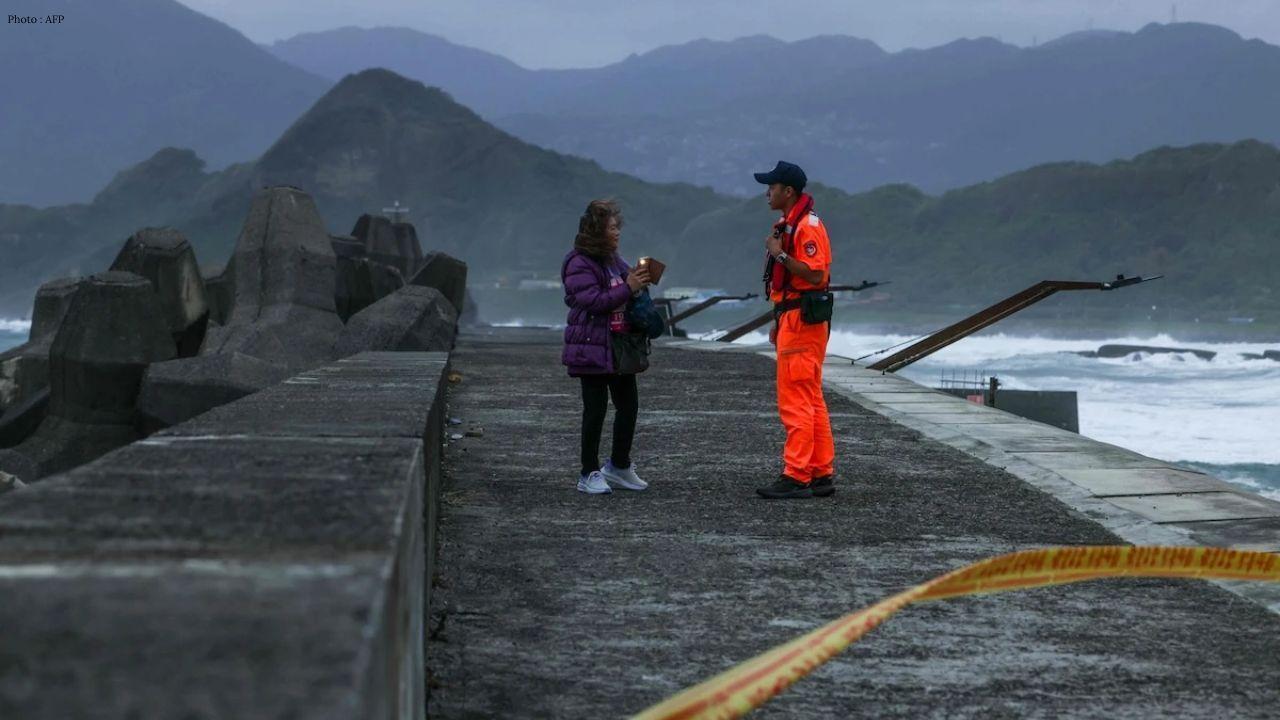 Typhoon Champi Nears Taiwan, Disrupting Flights