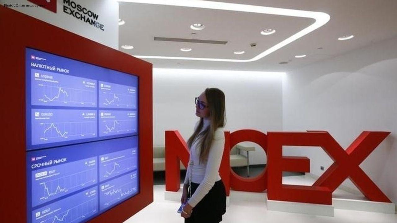 Moscow Stock Exchange Closes Mixed as RTS Index Gains