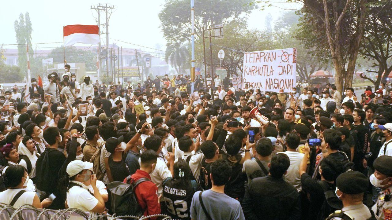 Indonesia Haze Crisis: Students Demand Government Action
